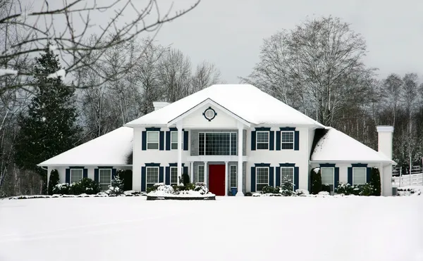 Beautiful house in winter — Stock Photo, Image