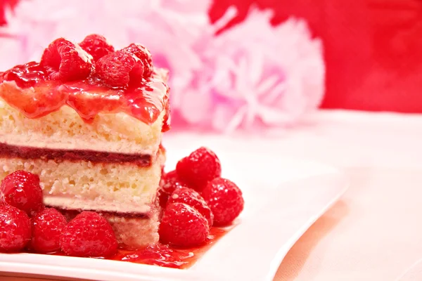 Raspberry sponge cake — Stock Photo, Image