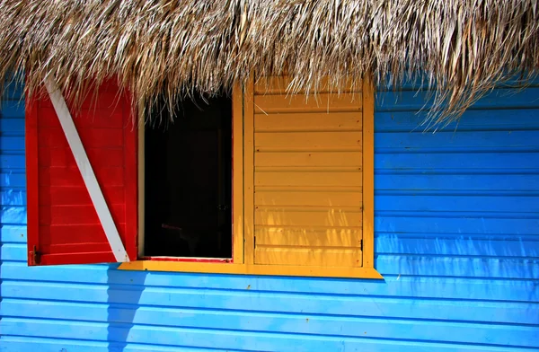 Kleine kleurrijke Caribische venster. — Stockfoto