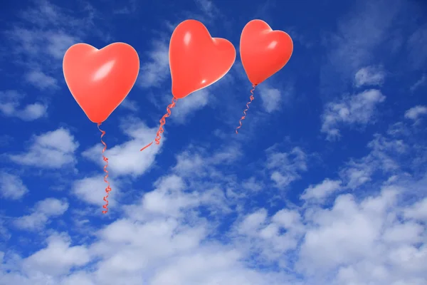 Walentynki serca balonów unoszących się w powietrzu — Zdjęcie stockowe