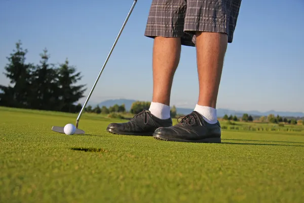 Golfista colocando — Fotografia de Stock
