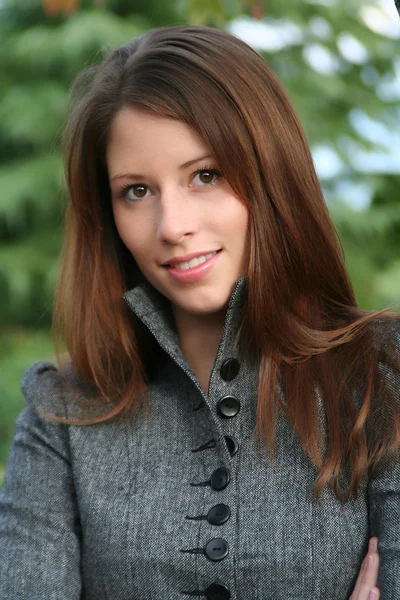 Beautiful young woman outside — Stock Photo, Image