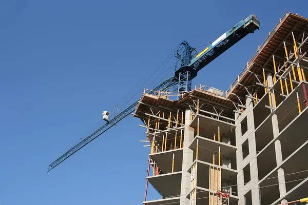 Tall crane at a construction site — Stock Photo, Image
