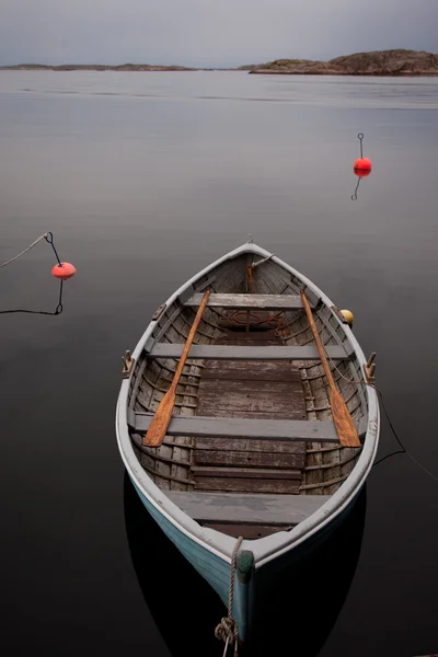 孤独的小船 — 图库照片