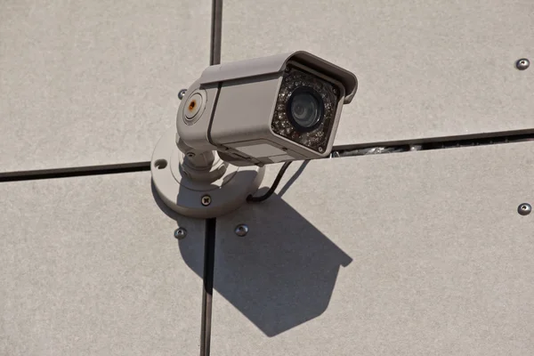 Überwachungskamera mit Infrarotlicht — Stockfoto