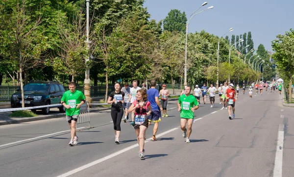 Bükreş [NULL]'deki uluslararası yarı maraton koşma — Stok fotoğraf