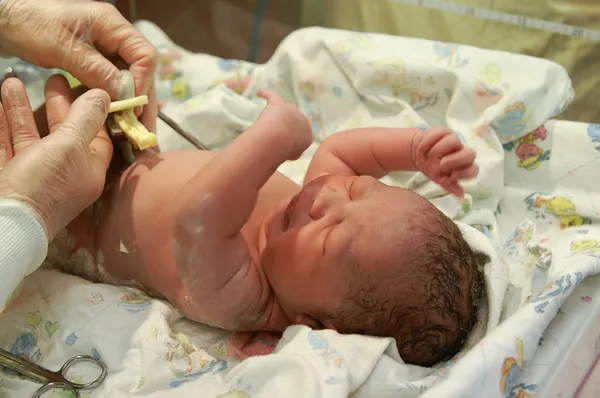Афроамериканский новорожденный — стоковое фото