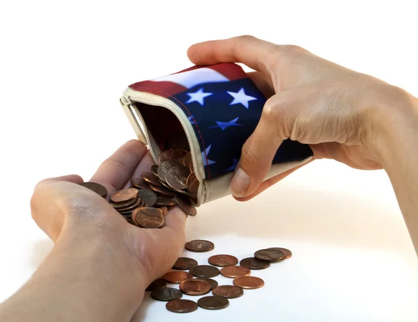 Americká vlajka peněženka s mincí a rukama — Stock fotografie