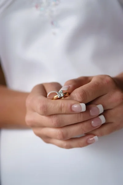 Bride holding her engagement ring — Stock Photo, Image