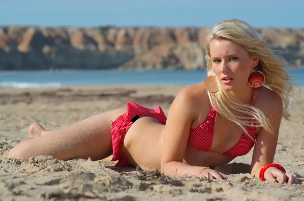 Vackra stranden bikini girl — Stockfoto