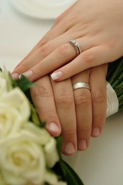 Bride & Groom wearing wedding rings — Stock Photo, Image