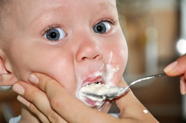 Chłopiec dziecko nie lubi jeść — Zdjęcie stockowe