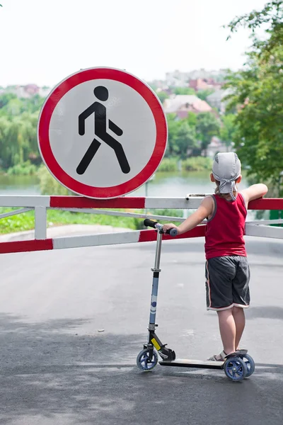 Pedestrians prohibited — Stock Photo, Image