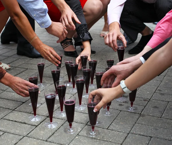 婚礼庆祝与葡萄酒杯 — 图库照片