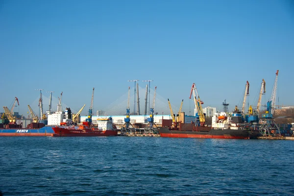 Seaport of Vladivostok city — Stock Photo, Image
