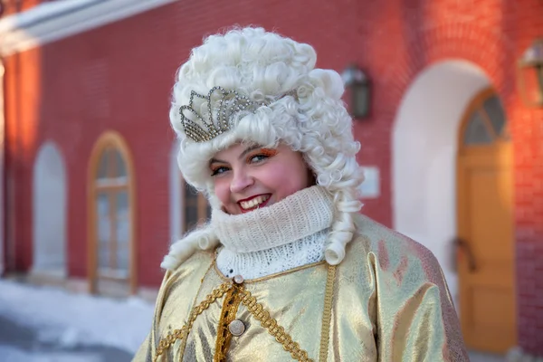 En pige klædt ud som dronning Rusland - Stock-foto