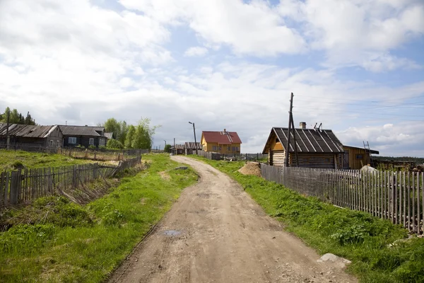 Kovda gamla ryska byn. sommar. — Stockfoto