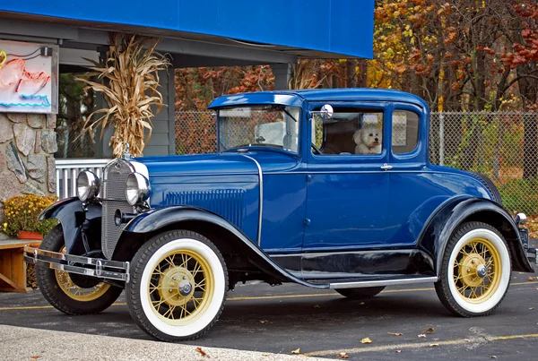 Vintage blå bil — Stockfoto