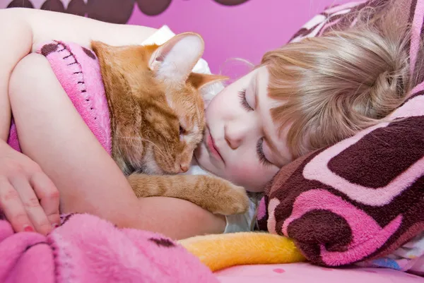 Girl sleeping with cat — Stock Photo, Image