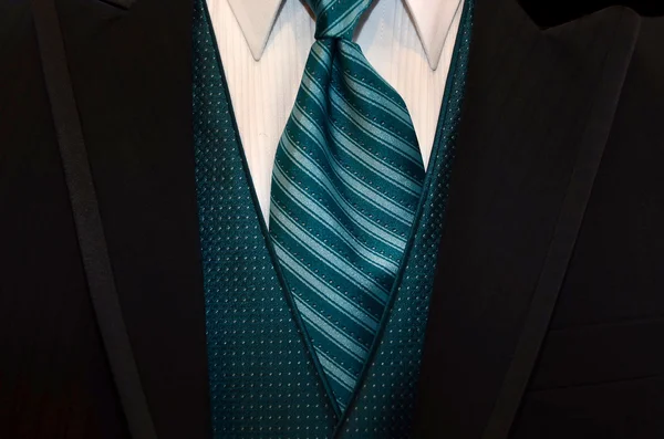 Cravate sarcelle avec smoking — Photo