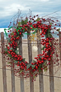 Berry Beach Wreath clipart