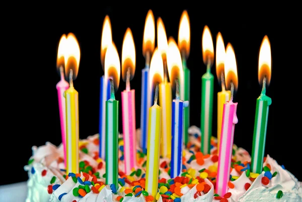 Birthday kaarsen branden — Stockfoto