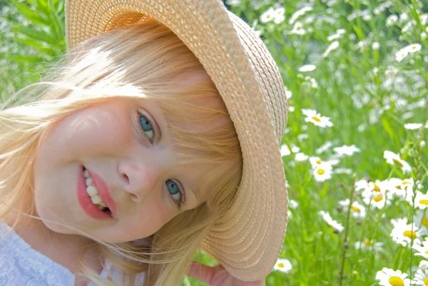 Blond little girl in summer hat — Stock Photo, Image