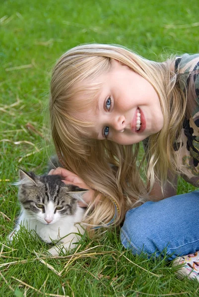 Child petting a kitten — Stock Photo, Image