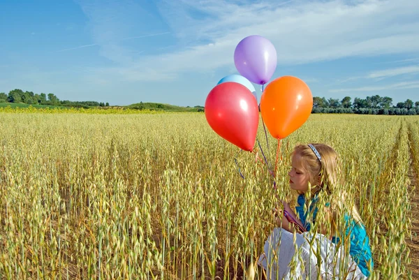 Chica con ramo de globos —  Fotos de Stock