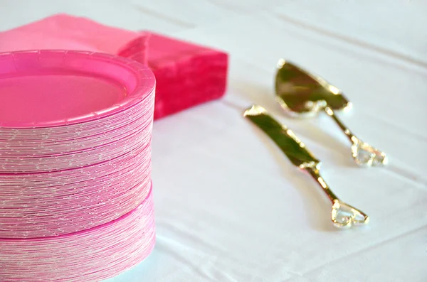 Růžové papírové talíře — Stock fotografie