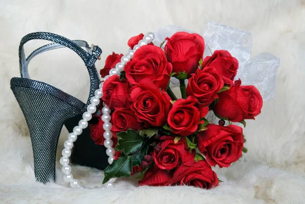 Silver shoe with roses — Stock Photo, Image