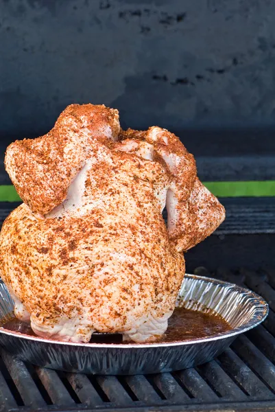Beer Can Chicken on Grill — Stock Photo, Image