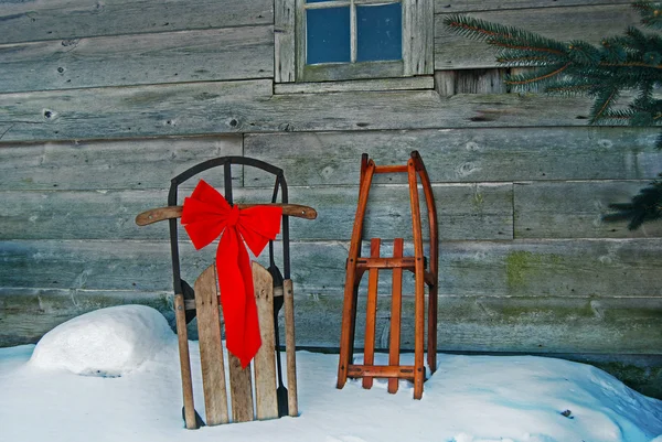 Oldtimer-Schlitten im Schnee — Stockfoto
