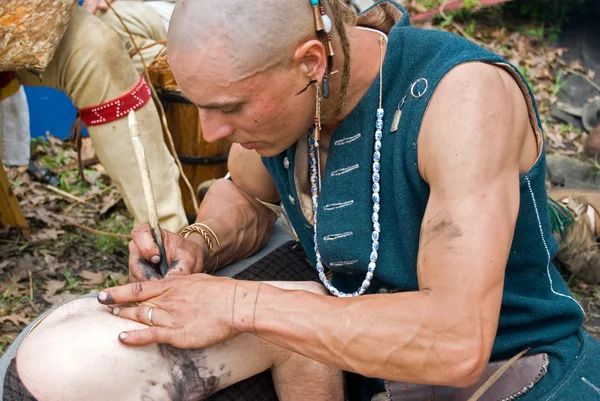 Innfødt amerikansk tatoverer – stockfoto