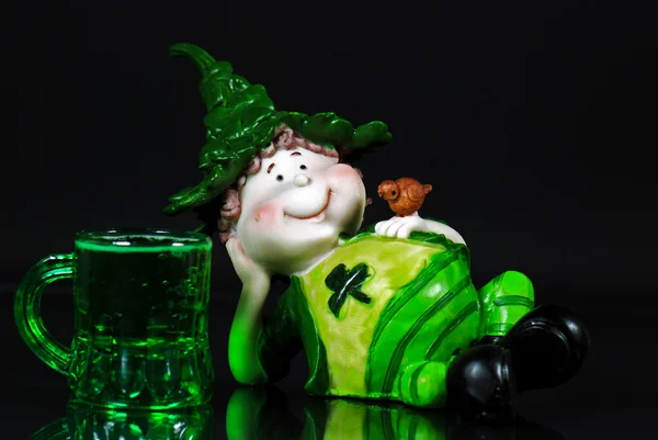 Irish leprechaun with green beer — Stock Photo, Image