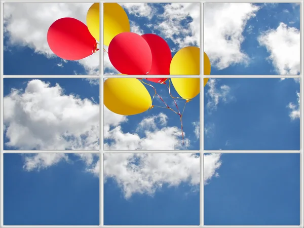 Balões flutuando pela janela — Fotografia de Stock