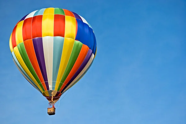 Airborne hot air balloon — Stock Photo, Image
