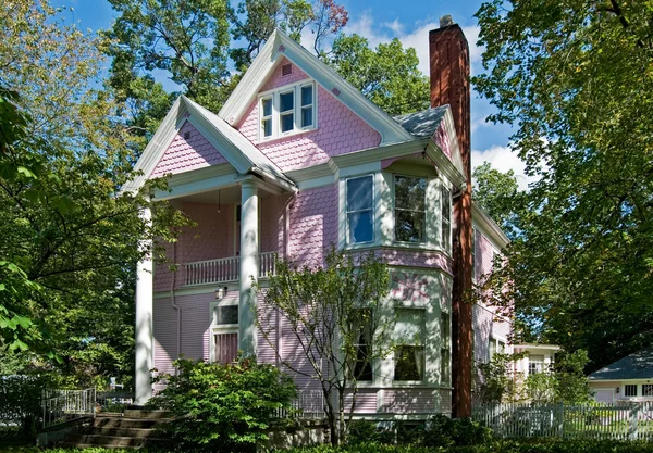 Casa vitoriana rosa — Fotografia de Stock