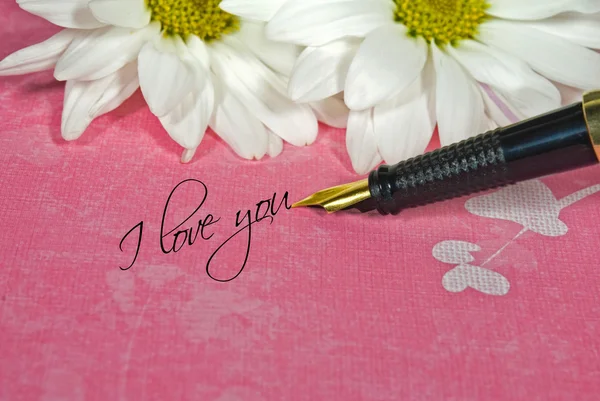 Love note with daisies — Stock Photo, Image