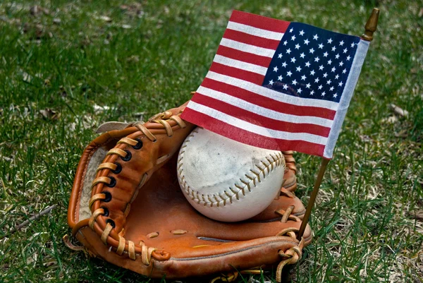 美国国旗与棒球 — 图库照片