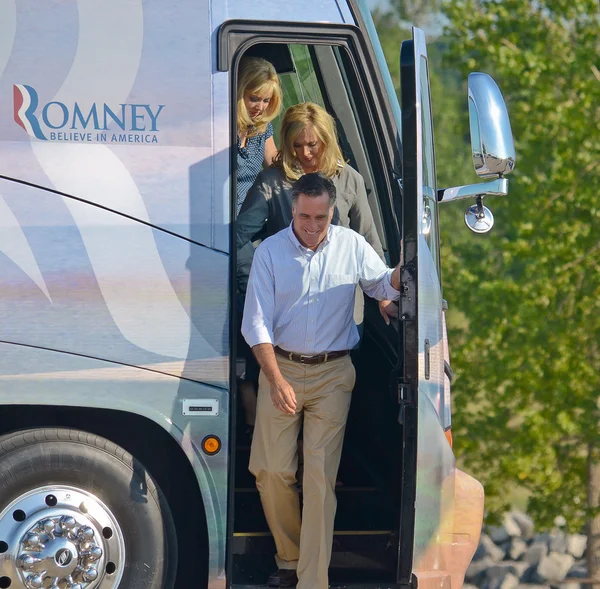 Os Romney a sair do autocarro — Fotografia de Stock
