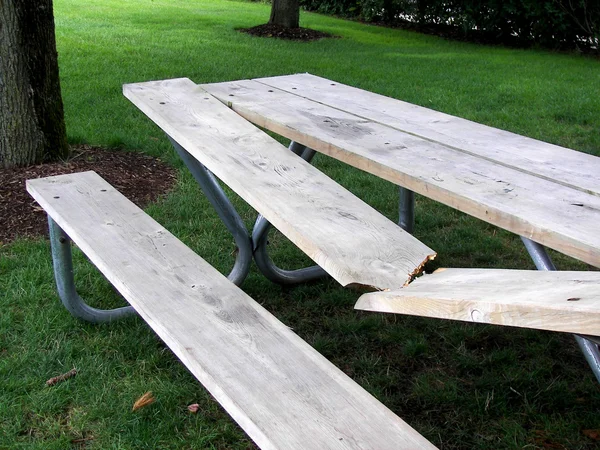 Busted picnic table — Stock Photo, Image