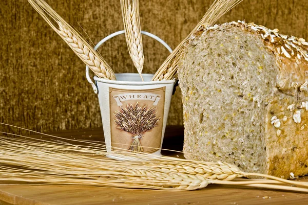 Whole wheat bread with wheat — Φωτογραφία Αρχείου