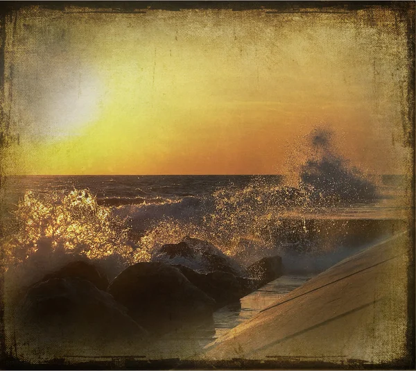 桟橋に波のクラッシュ — ストック写真