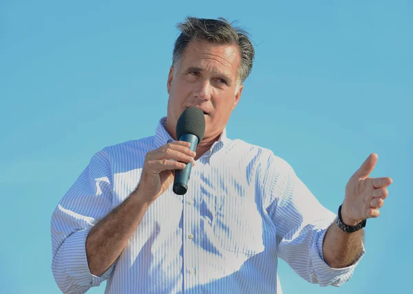 Mitt romney hält eine wahlkampfrede — Stockfoto