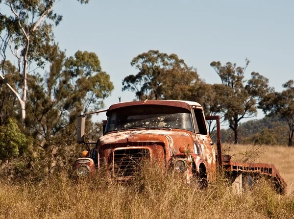 Австралійський outback іржавий старі ферми вантажівка Ліцензійні Стокові Зображення