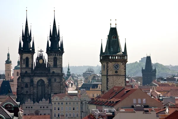 Historické centrum Prahy s střechy a věže — Stock fotografie