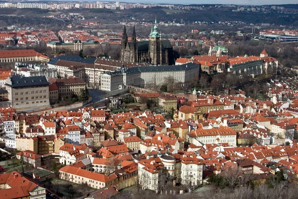 Ilmakuva Prahan linnasta ja Vanhankaupungin korttelista . — kuvapankkivalokuva