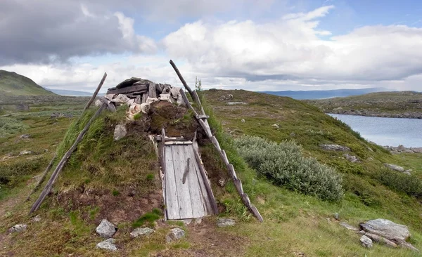 Oryginalny lapońskie schronienie w szwedzkim tundra — Zdjęcie stockowe
