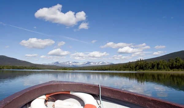 View From the Boat on the Mountains and Forests — Stock Photo, Image